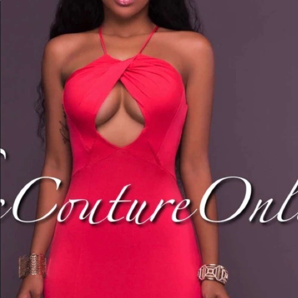 Maxi red dress!! Perfect for the holidays